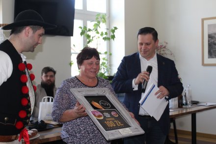 Konkurs na Najlepsze Beskidzkie Krepliki 2022 - odbiór nagrody Pani Maria Jaworska